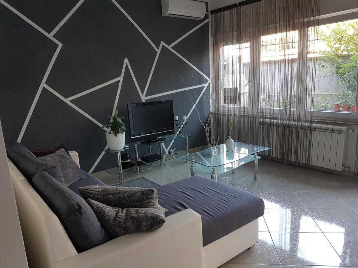 Alda Apartment Pula Bagian luar foto