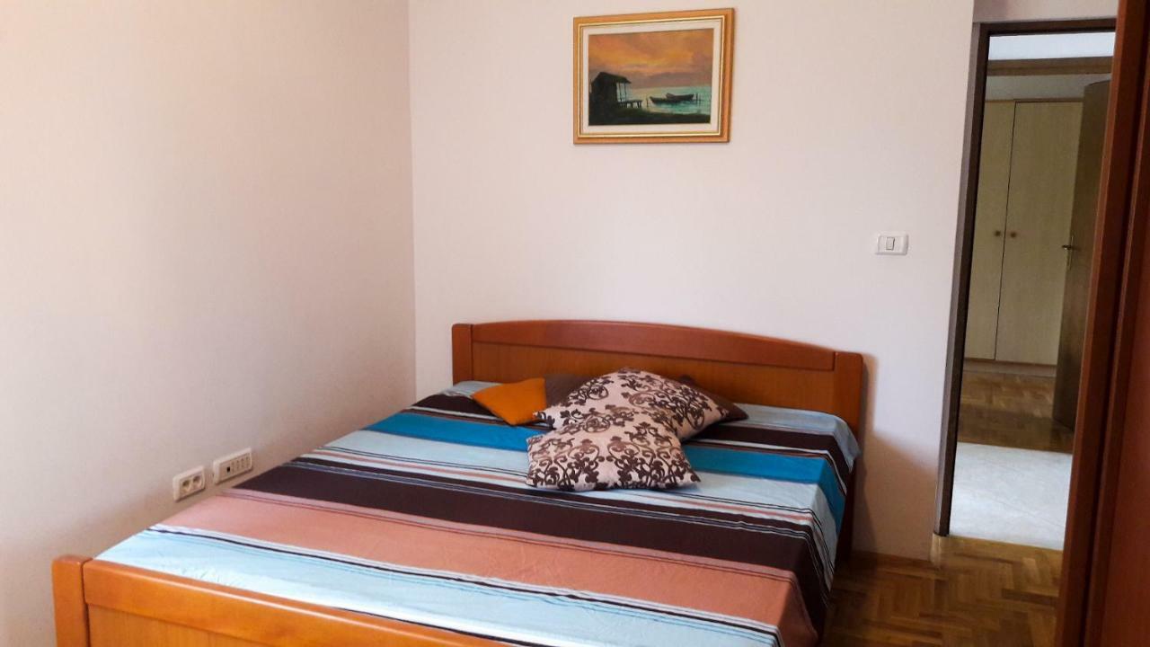 Alda Apartment Pula Bagian luar foto