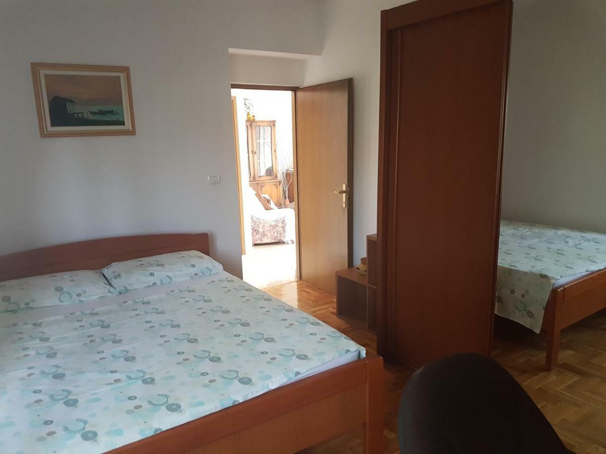 Alda Apartment Pula Bagian luar foto