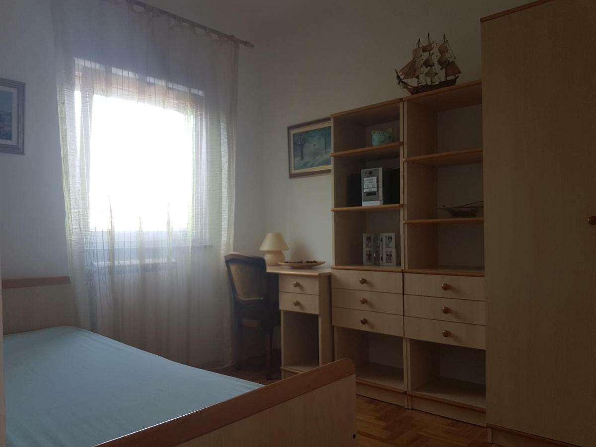Alda Apartment Pula Bagian luar foto